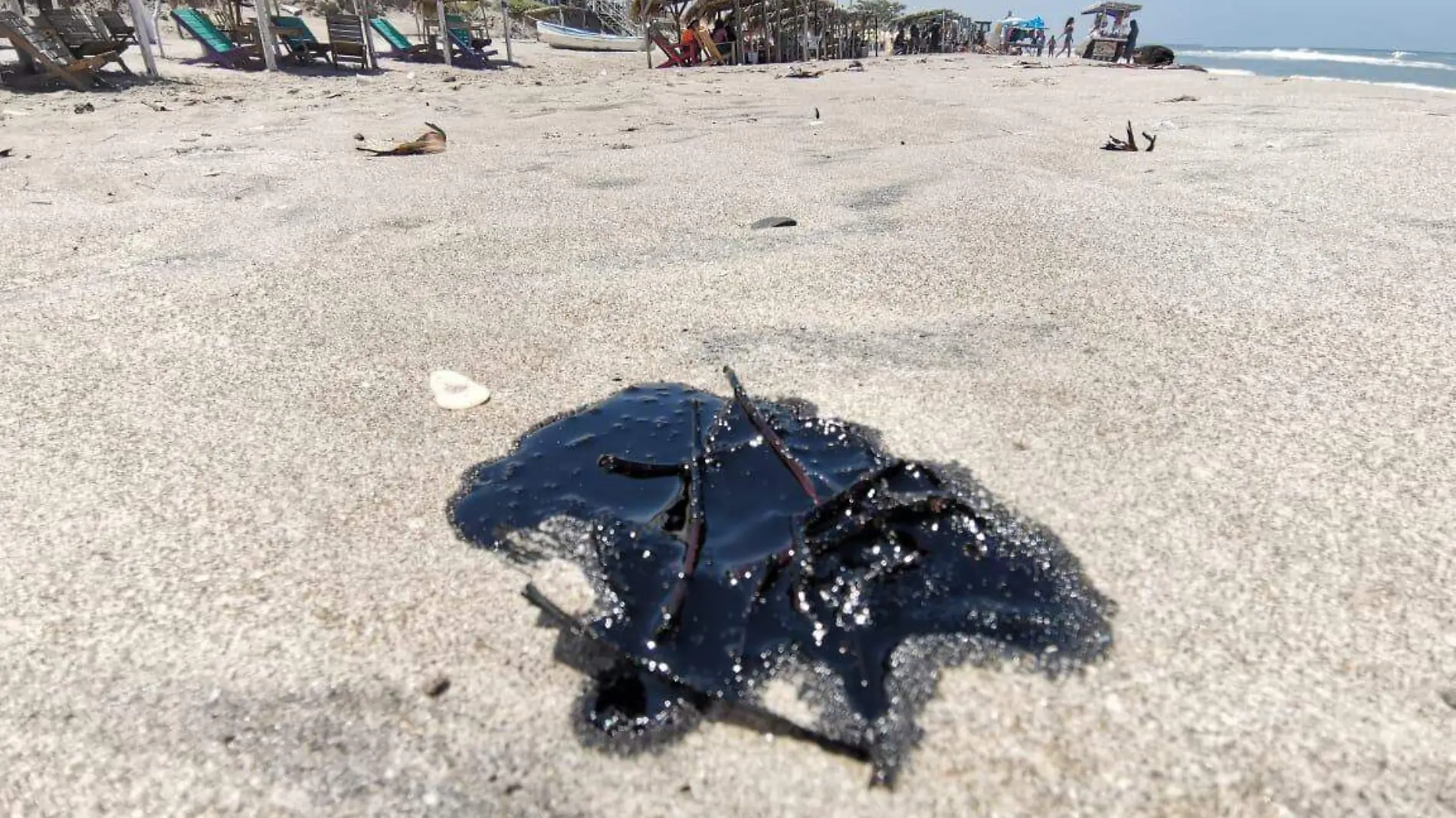 Siguen llegando restos de hidrocarburos a Playa Hermosa, Veracruz Alfredo Márquez (3)